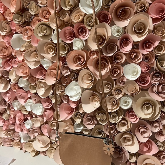 NIB Zac Posen for Bloomingdale’s Celia Crossbody English Rose Color Pearl Flower - Picture 3 of 9